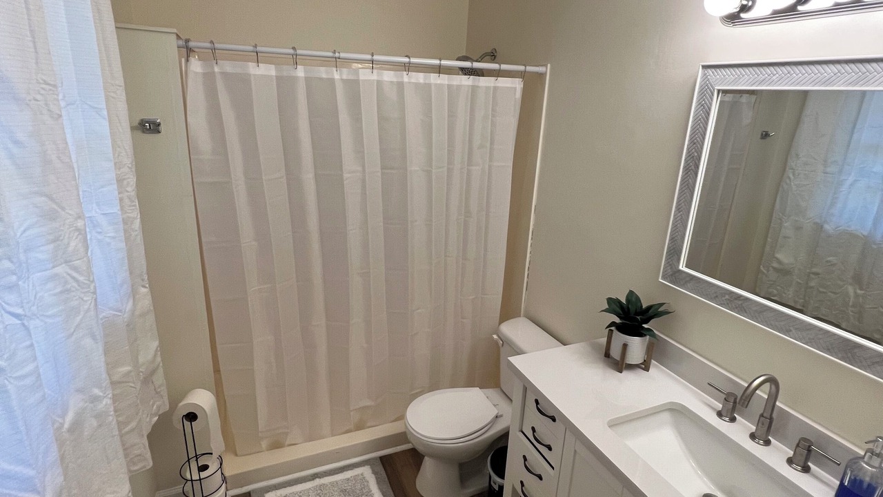 Photo of Bathroom in Huntcliff