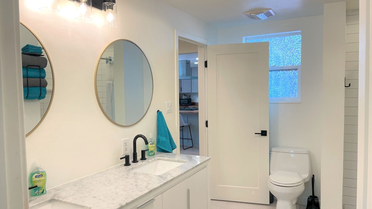 Photo of Bathroom in Depot Bench