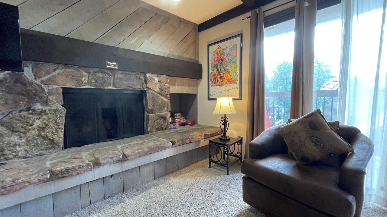 Photo of Livingroom in Historic District