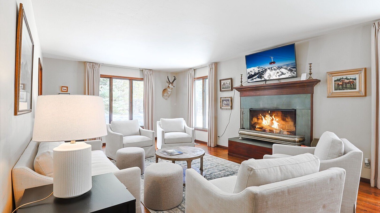 Photo of Livingroom in Teton Pines