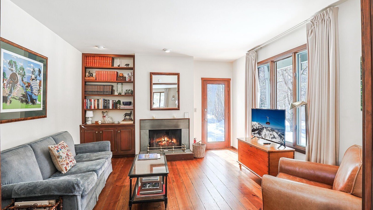 Photo of Livingroom in Teton Pines