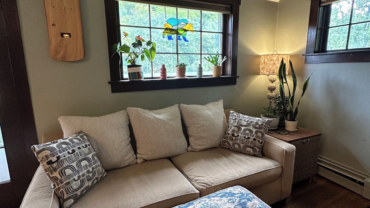 Photo of Livingroom in State College