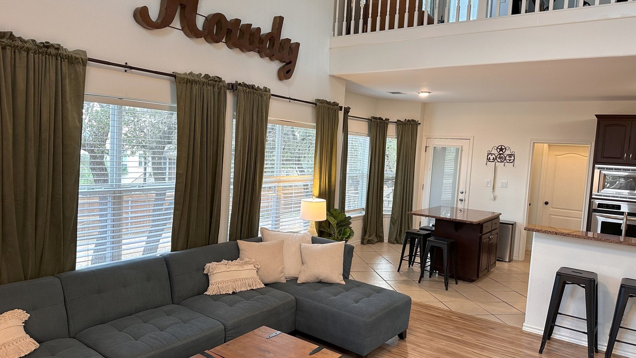 Photo of Livingroom in Point Venture