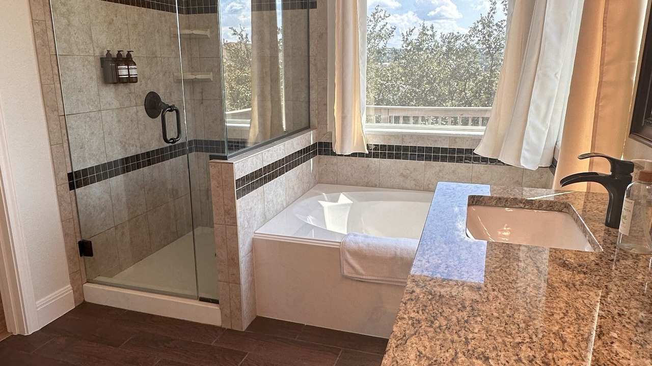 Photo of Bathroom in Point Venture