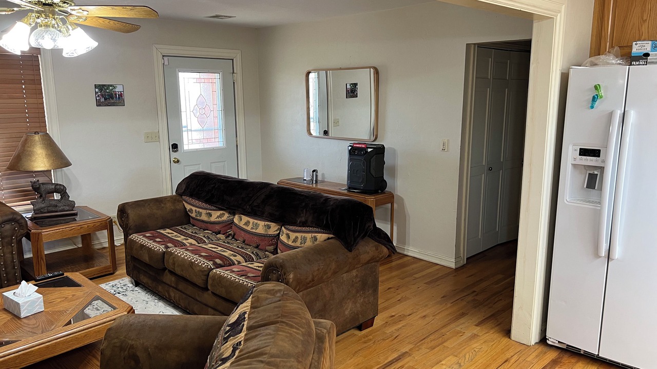 Photo of Livingroom in Osage County