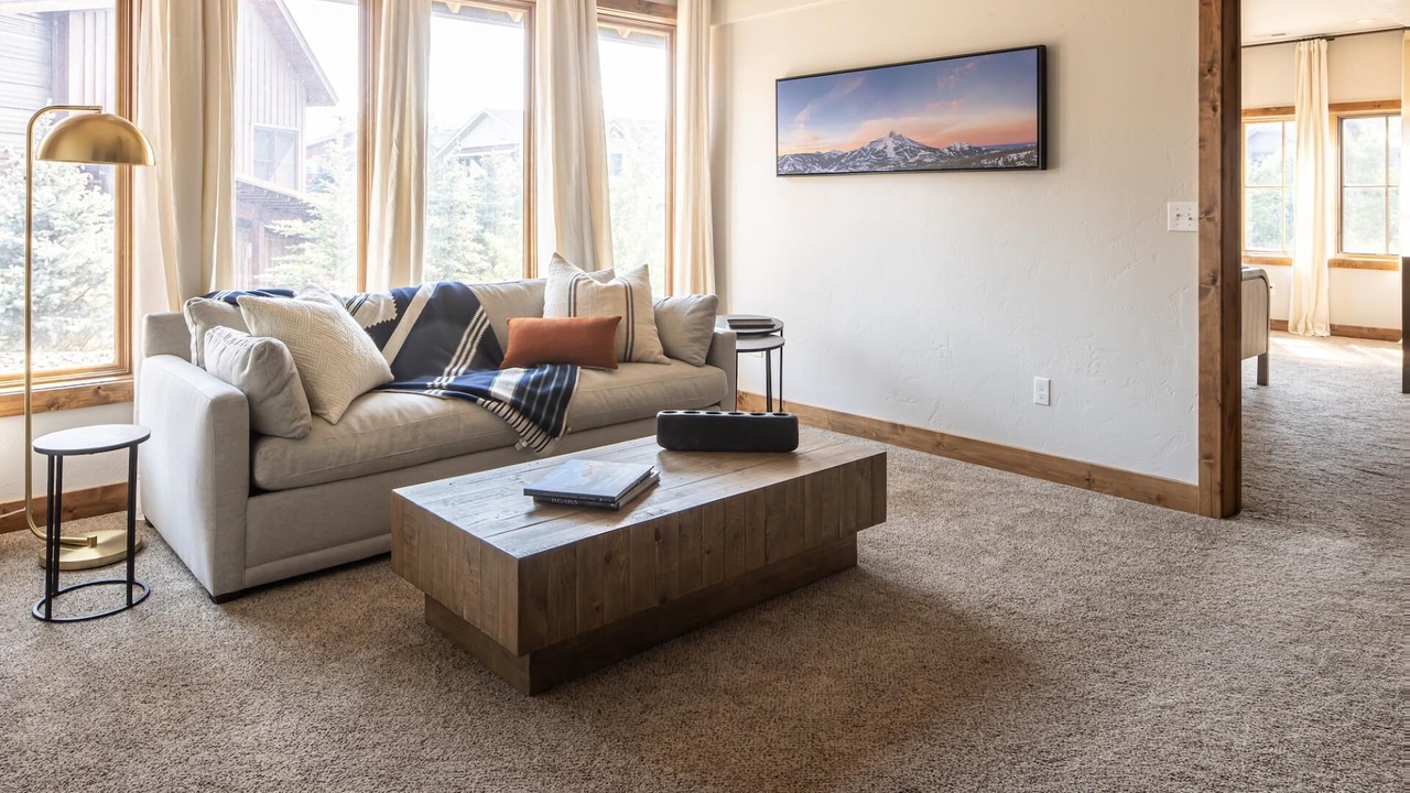 Photo of Livingroom in Big Sky