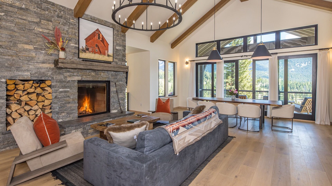 Photo of Livingroom in Antler Ridge