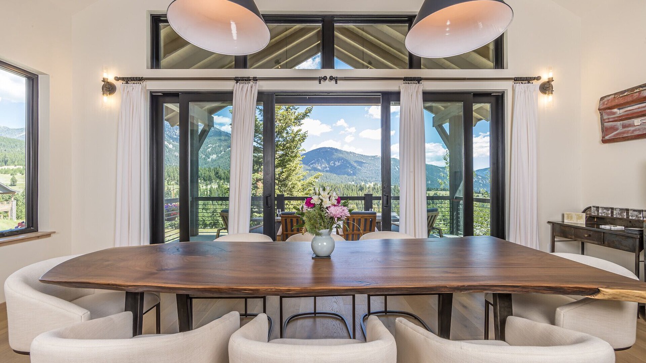 Photo of Livingroom in Antler Ridge