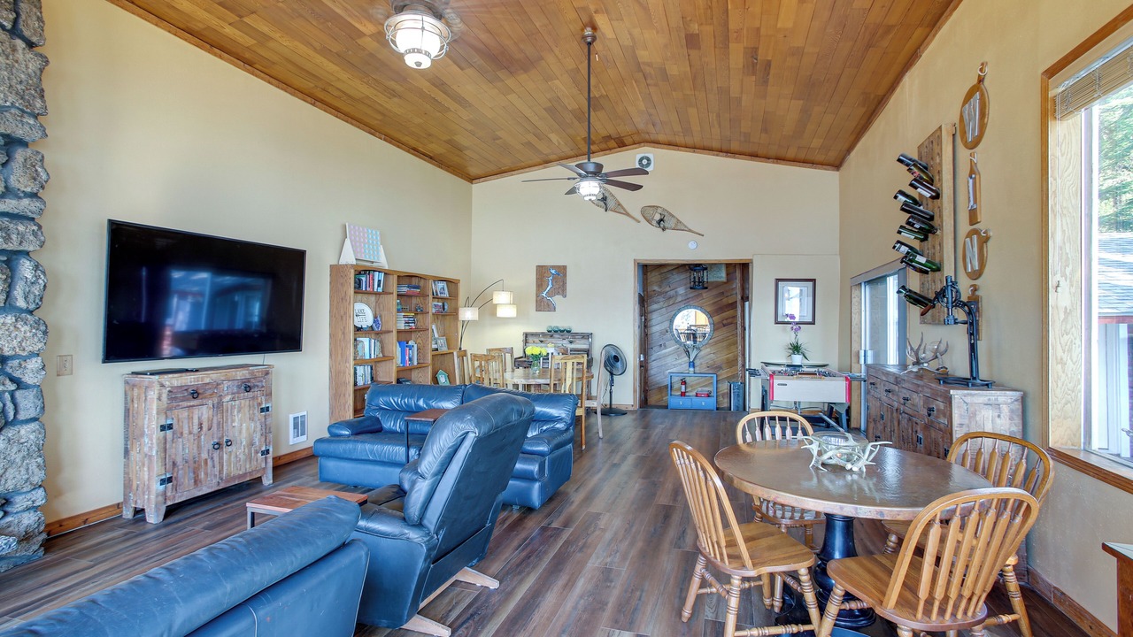 Photo of Livingroom in Rockford Bay