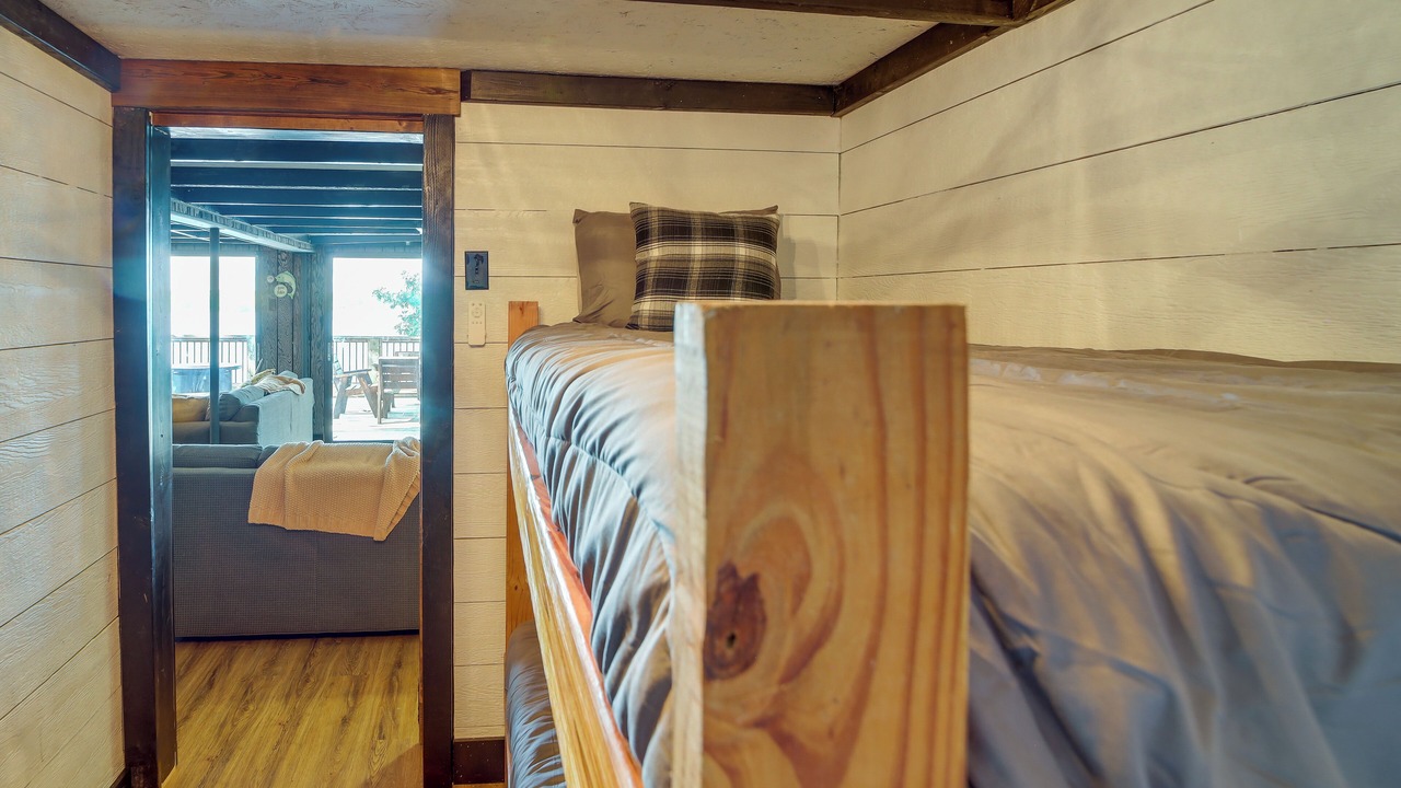 Photo of Bedroom in Grove