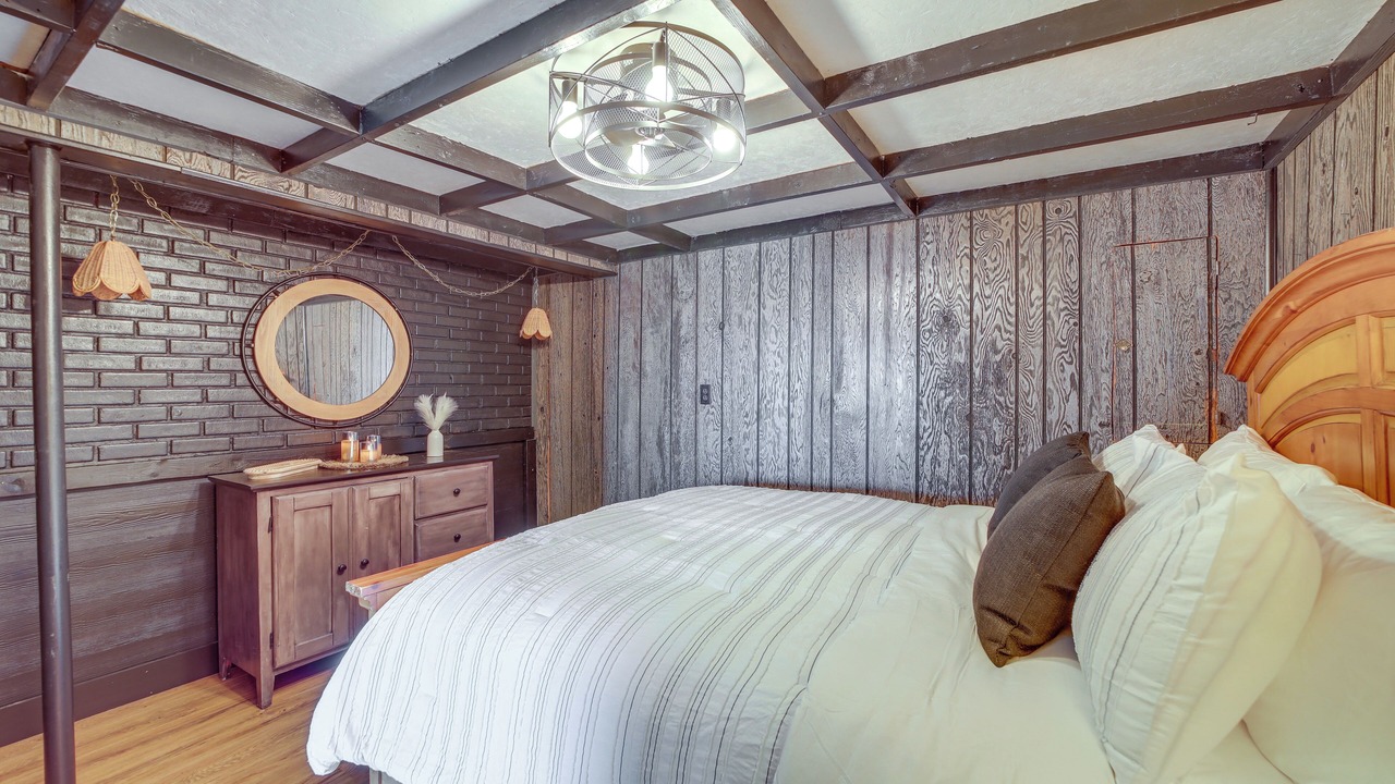 Photo of Bedroom in Grove