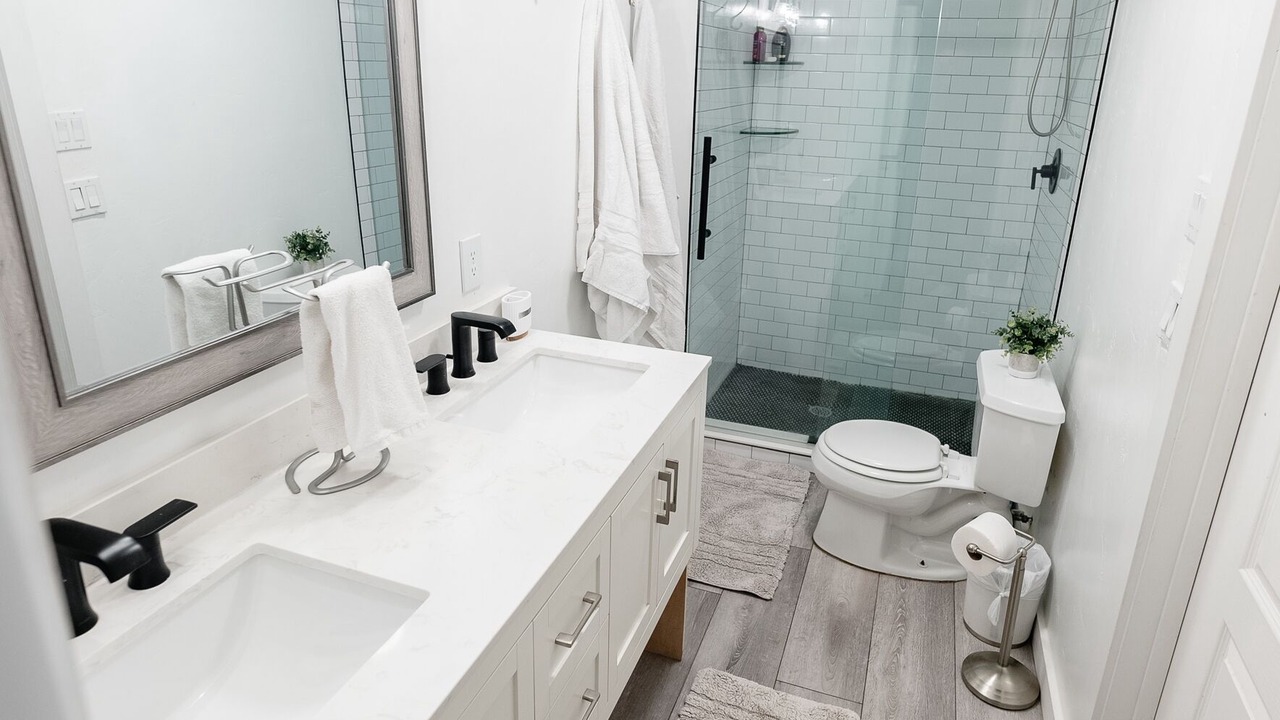 Photo of Bathroom in Mapleton