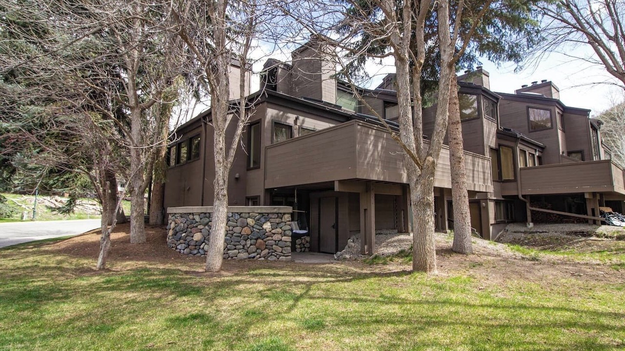Photo of Bedroom in Warm Springs