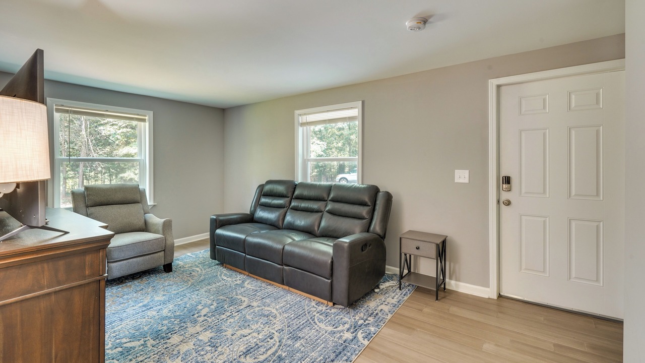 Photo of Livingroom in Forest Oaks