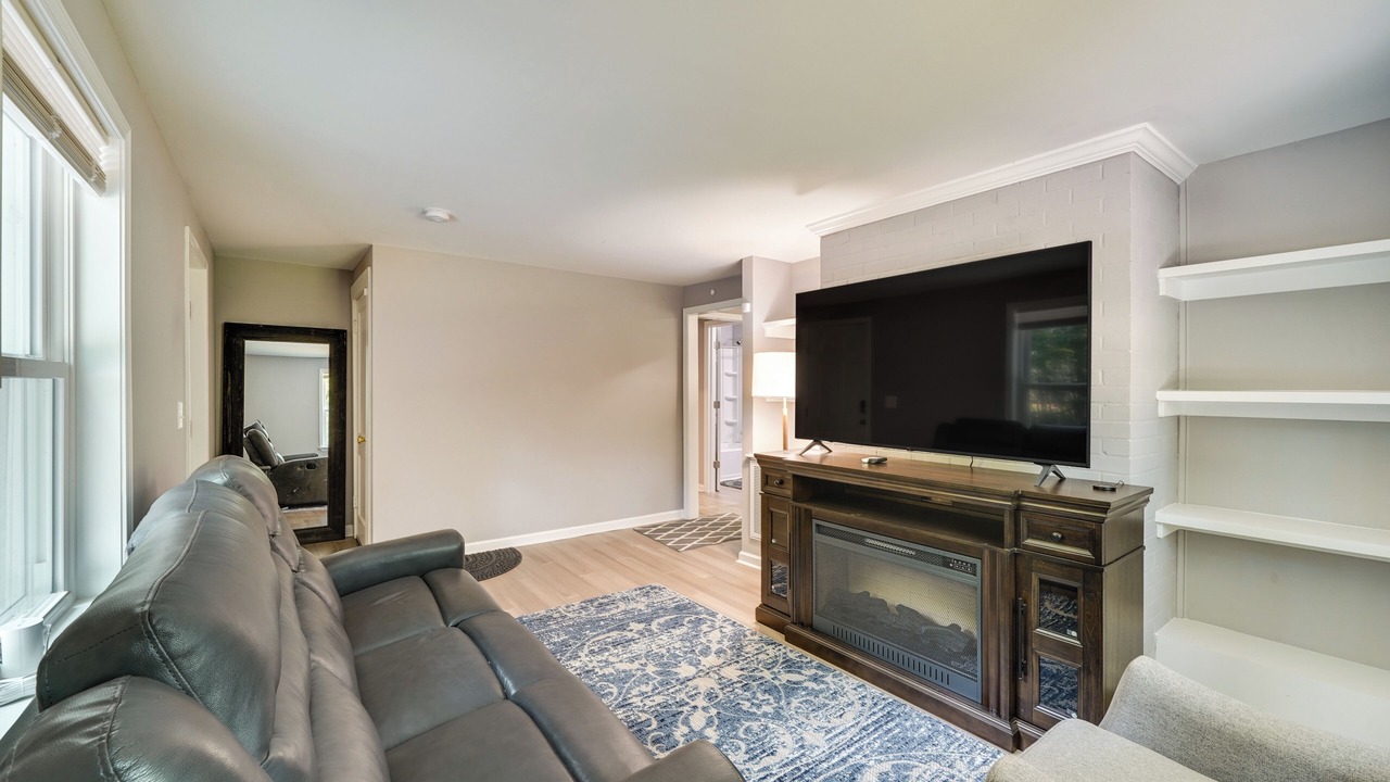 Photo of Livingroom in Forest Oaks