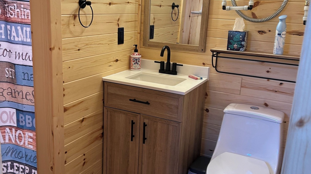 Photo of Bathroom in Elmo
