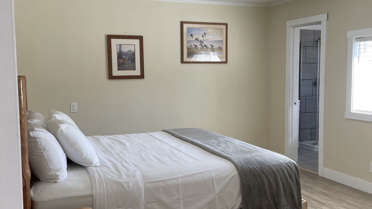 Photo of Bedroom in Salmon