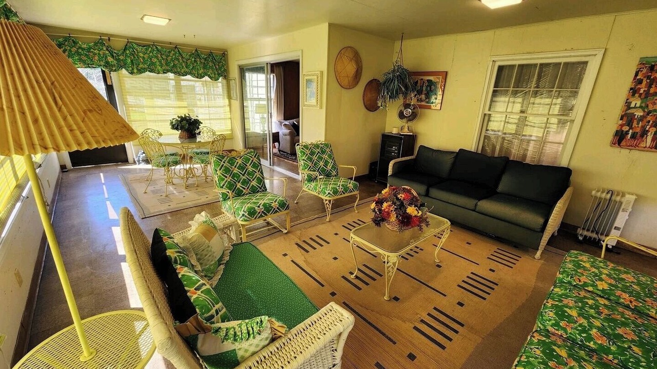 Photo of Livingroom in Youngstown