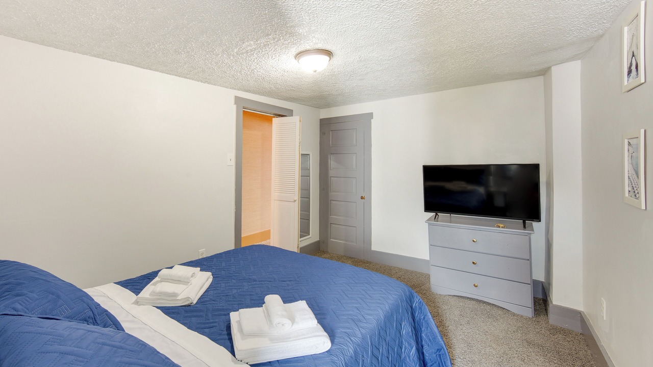 Photo of Bedroom in Mount Carmel