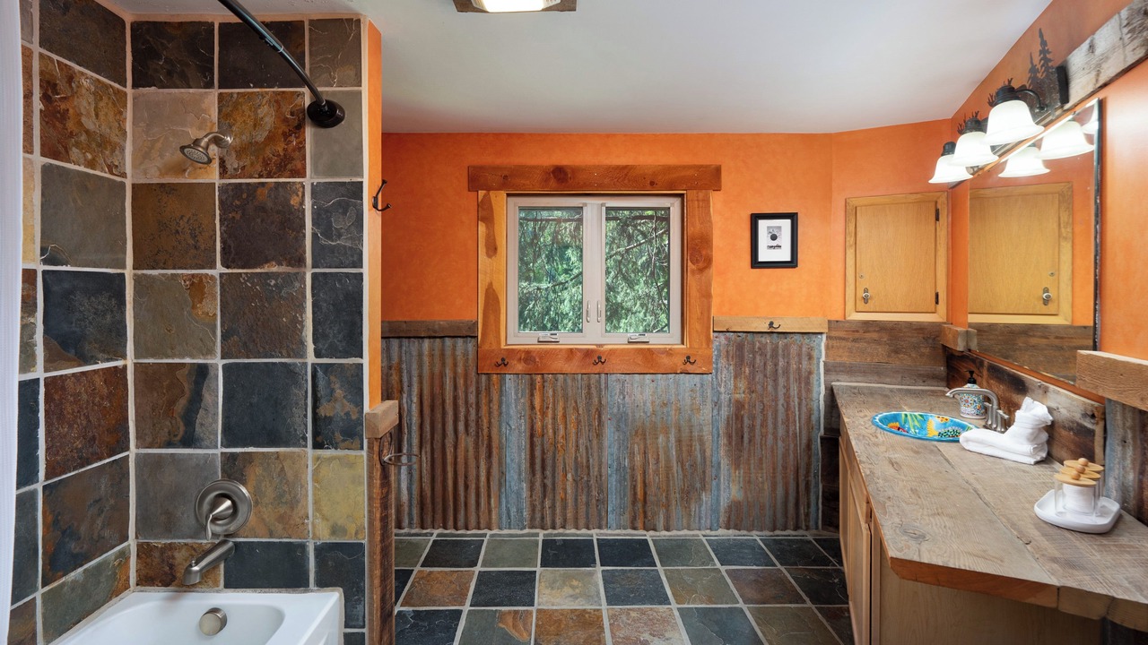 Photo of Bathroom in Jardine