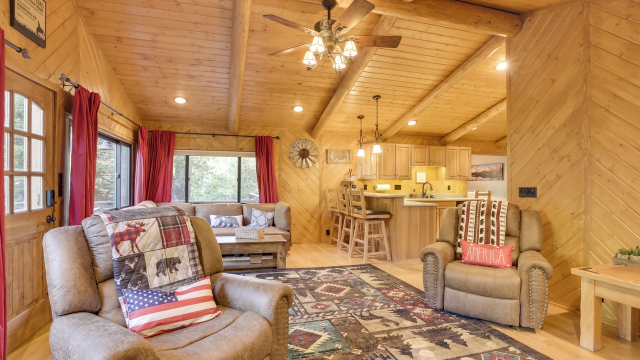 Photo of Livingroom in Ten Sleep