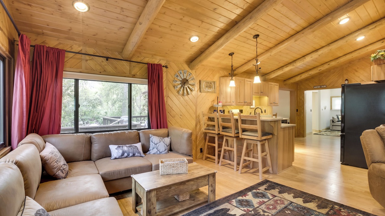 Photo of Livingroom in Ten Sleep
