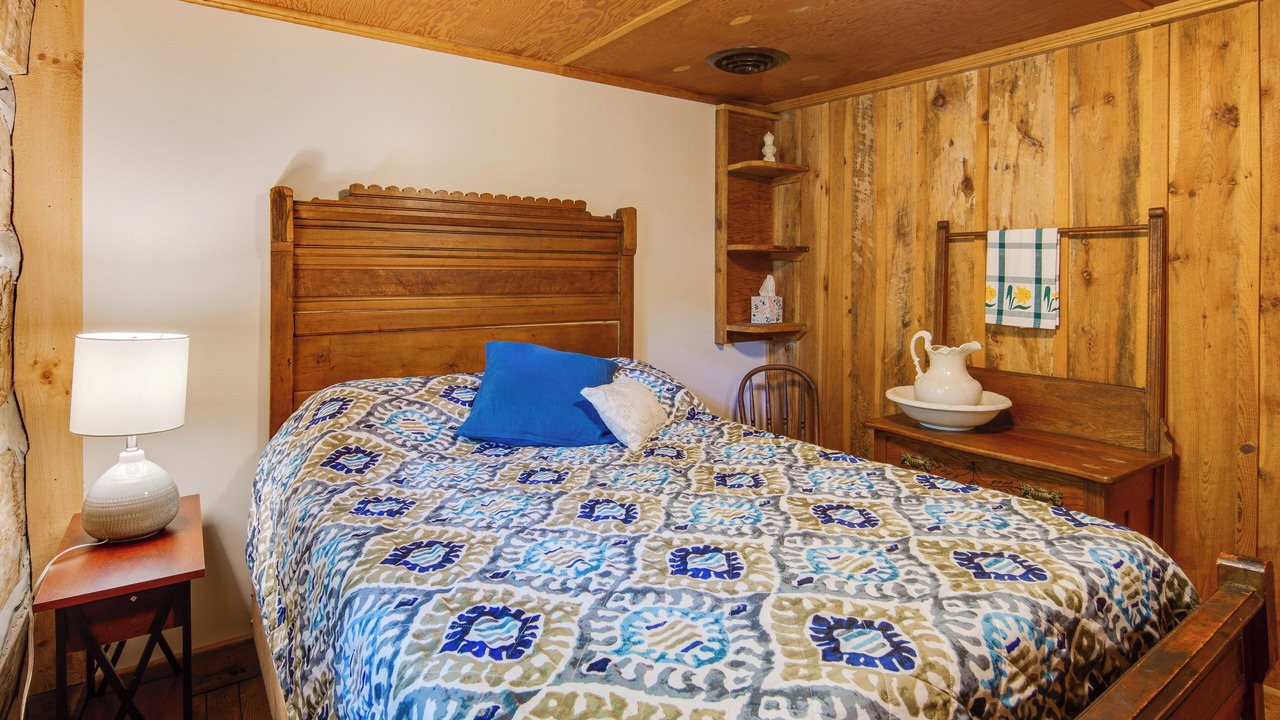 Photo of Bedroom in Drifting