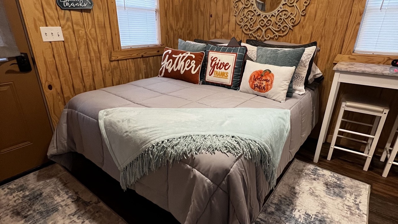 Photo of Bedroom in Caney