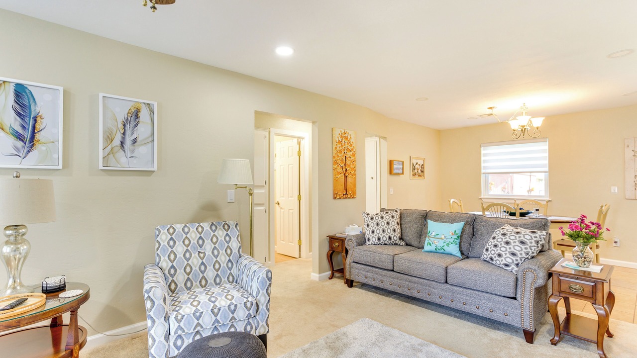 Photo of Livingroom in Mustang