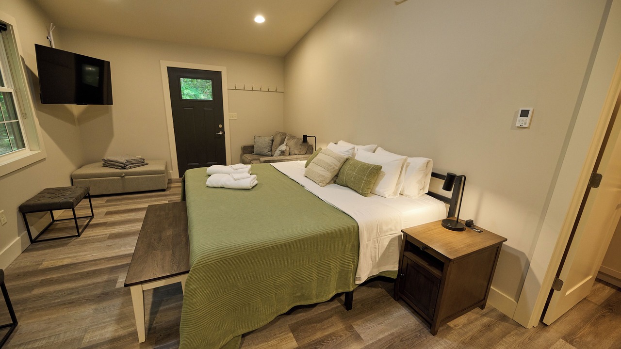 Photo of Bedroom in Cuyahoga Falls