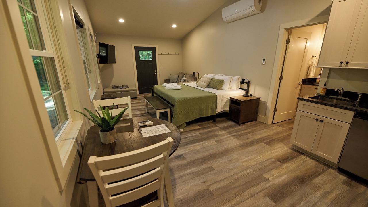 Photo of Bedroom in Cuyahoga Falls