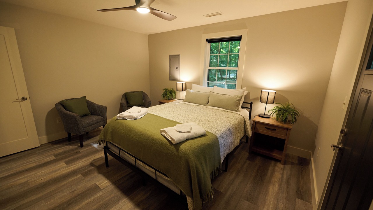 Photo of Bedroom in Cuyahoga Falls
