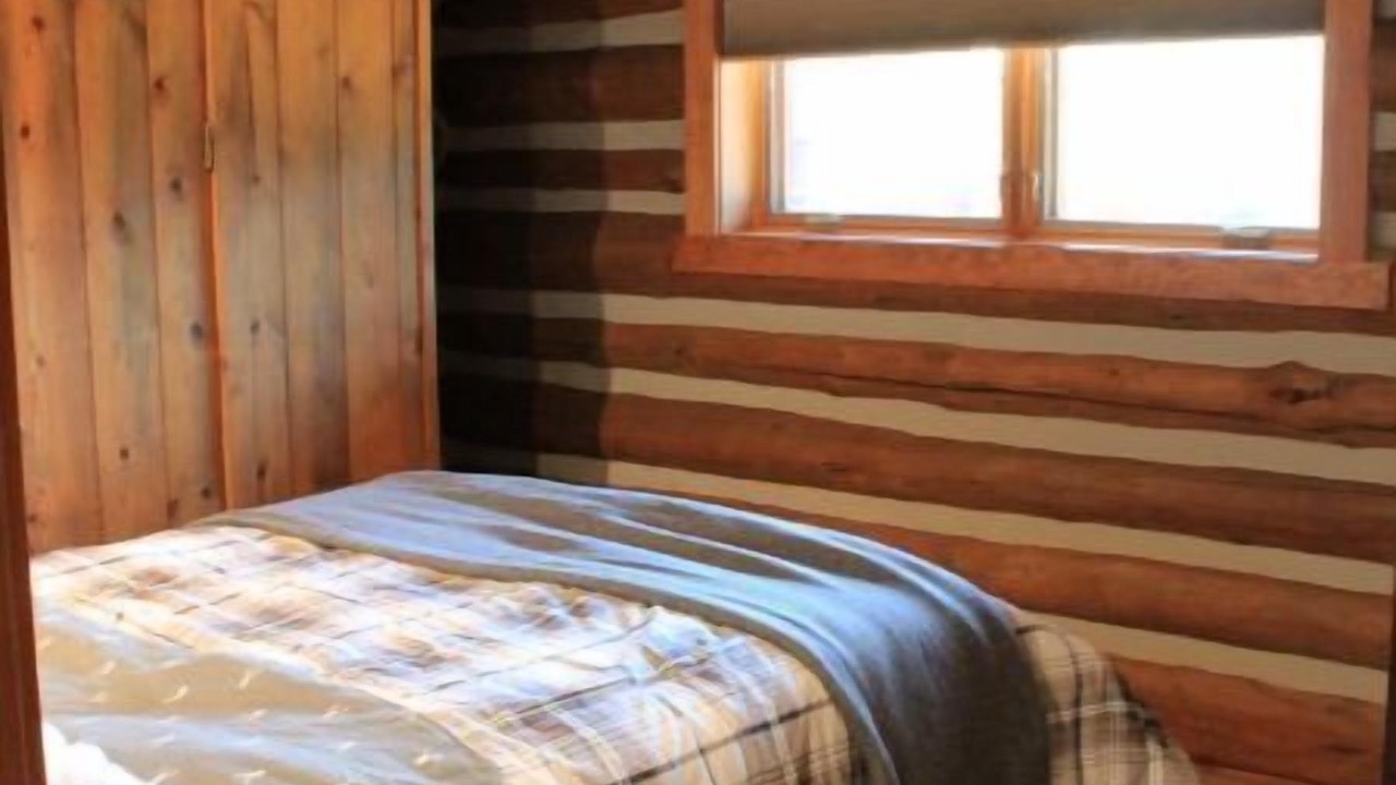 Photo of Bedroom in Victor