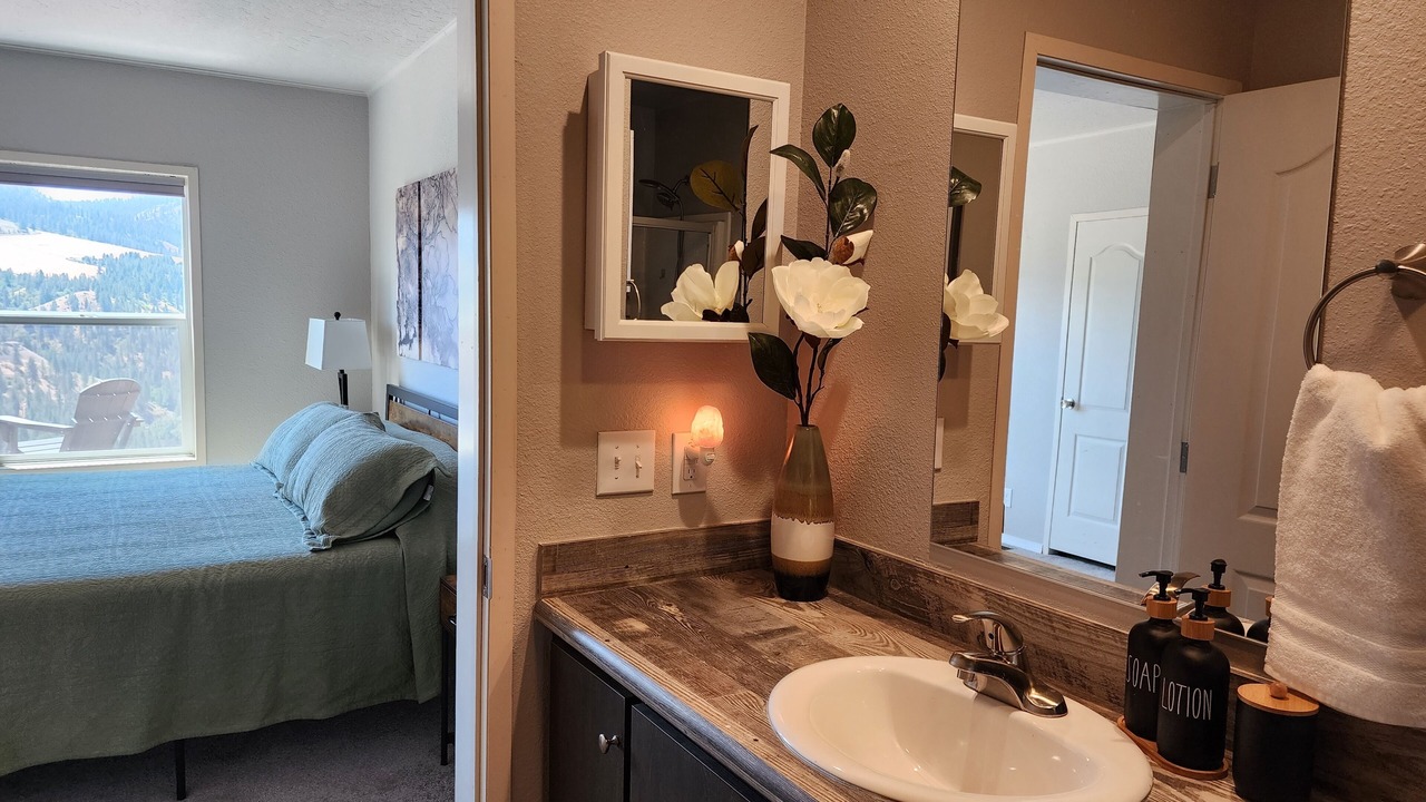 Photo of Bedroom in Lenore