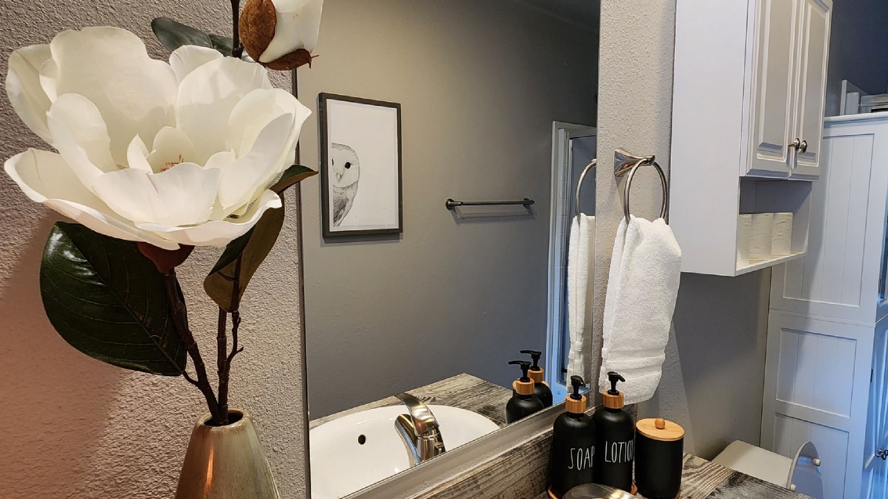 Photo of Bathroom in Lenore