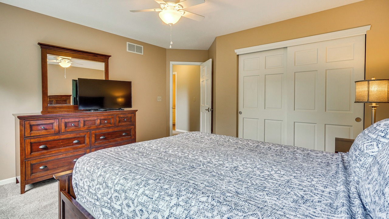 Photo of Bedroom in Lewis Center