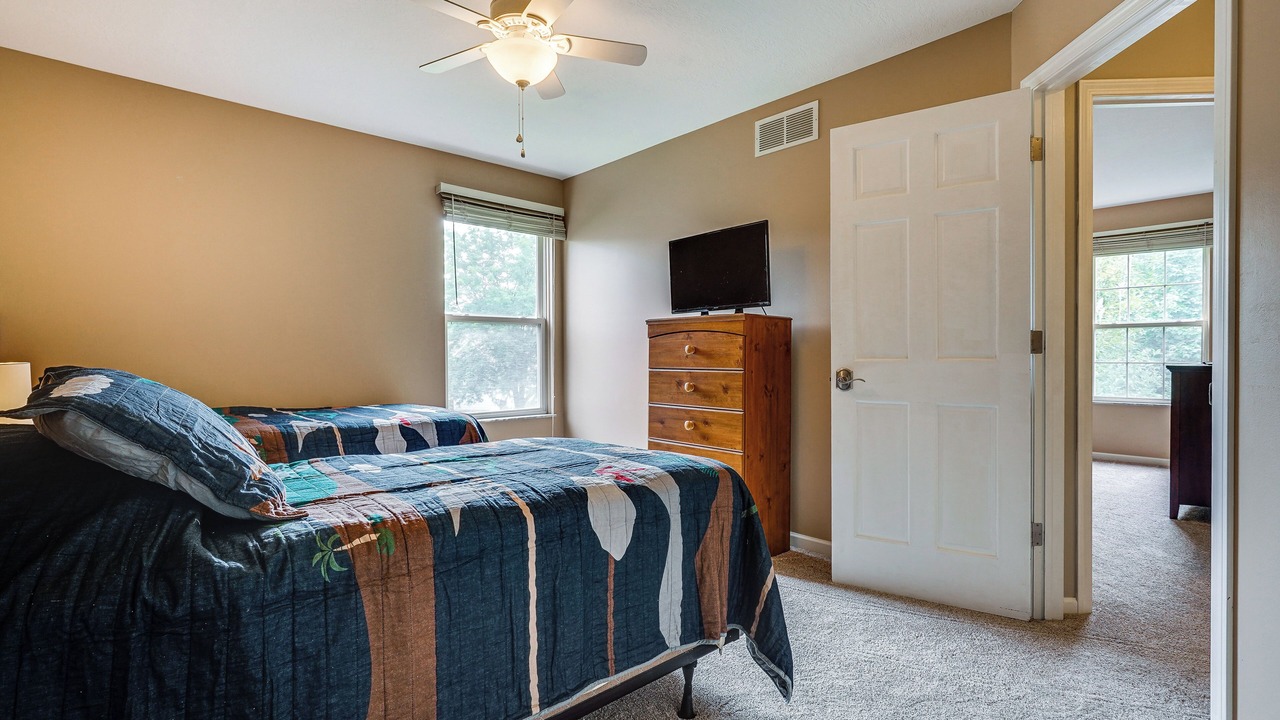 Photo of Bedroom in Lewis Center