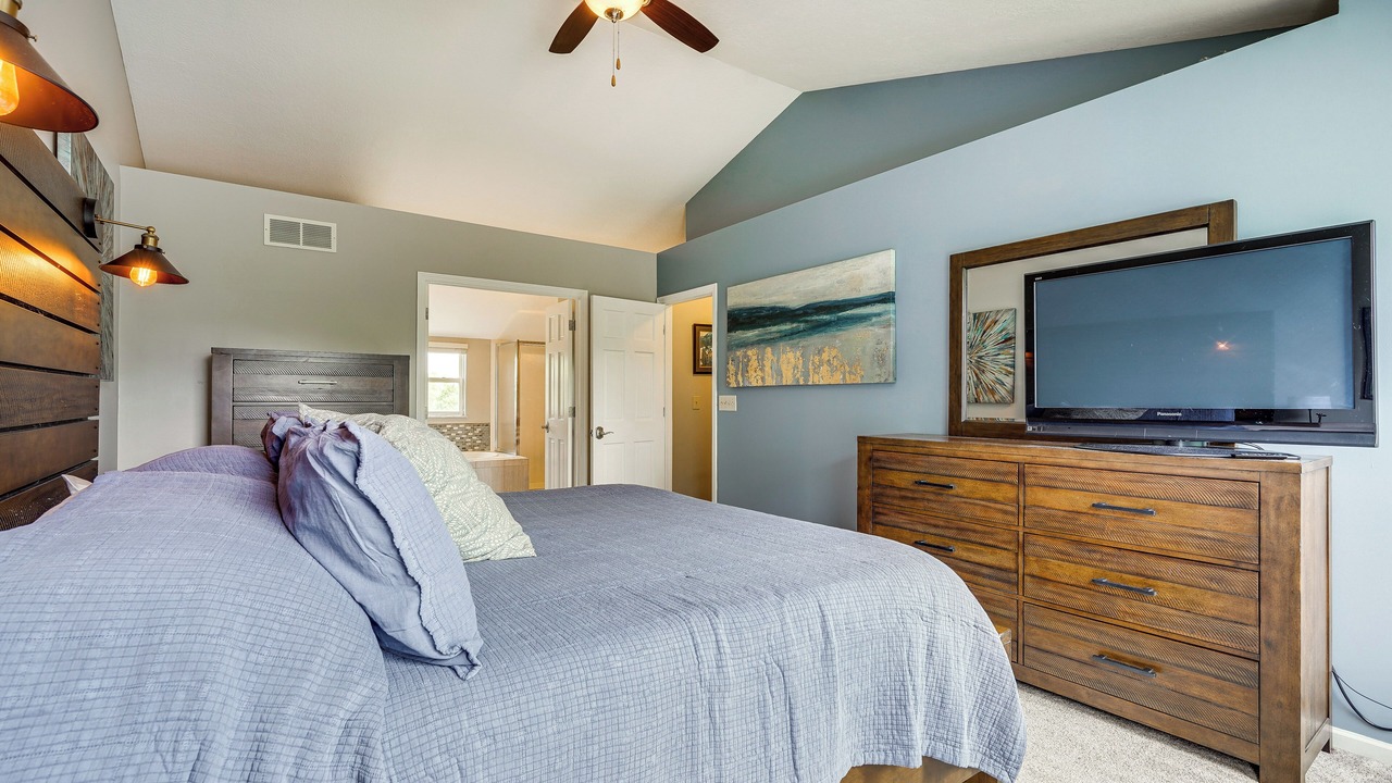 Photo of Bedroom in Lewis Center