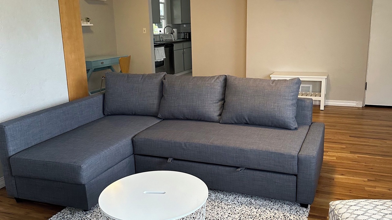 Photo of Livingroom in Depot Bench