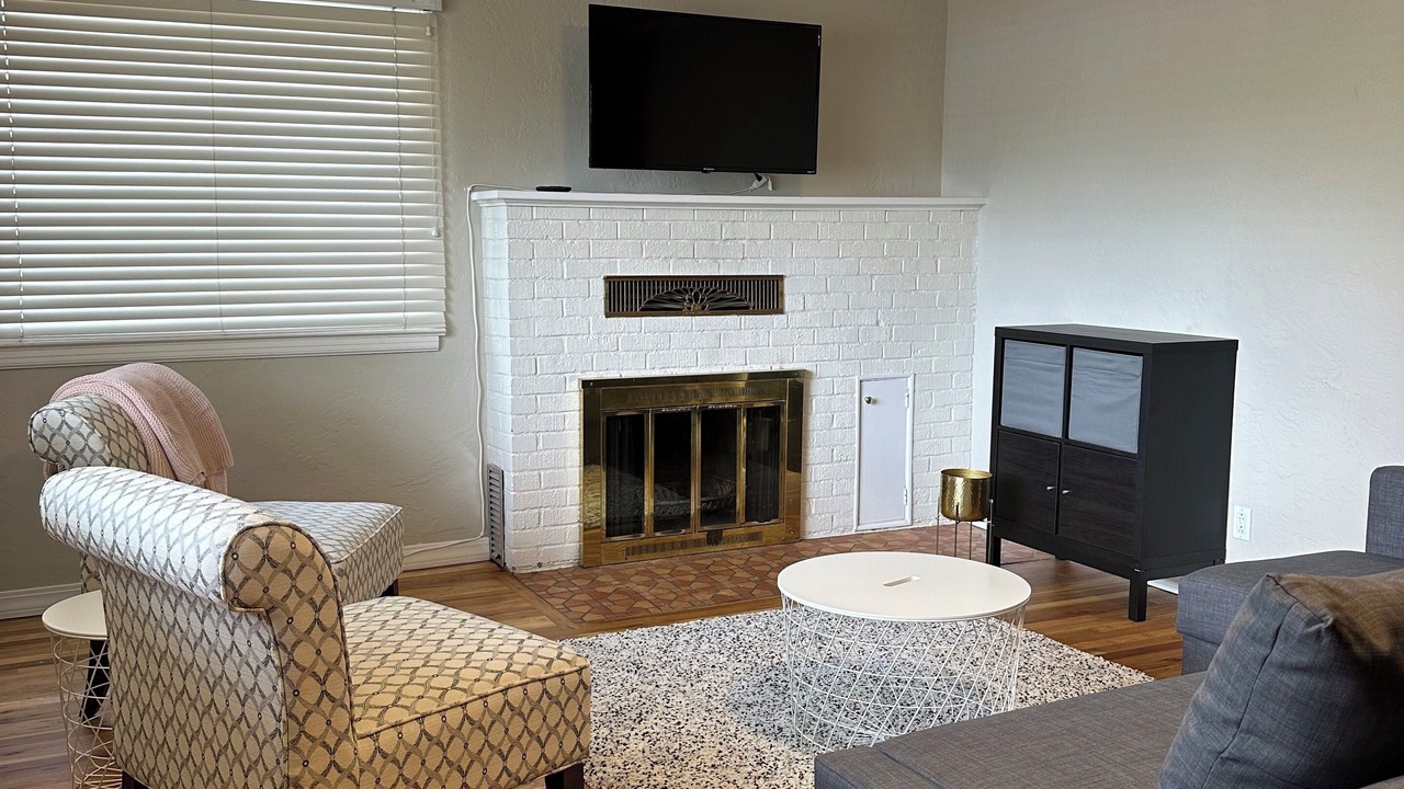 Photo of Livingroom in Depot Bench