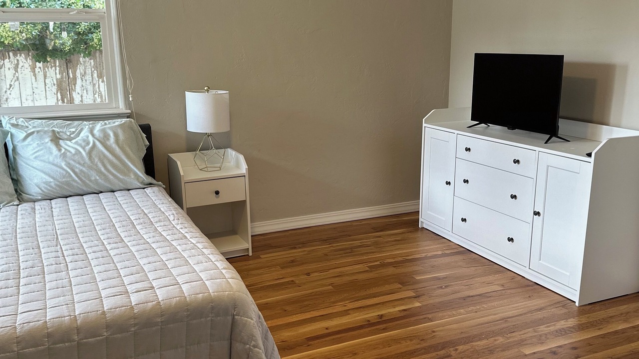 Photo of Bedroom in Depot Bench
