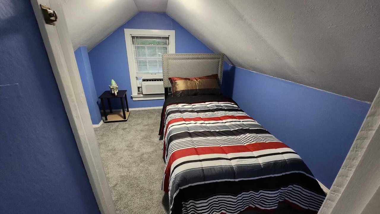 Photo of Bedroom in Euclid