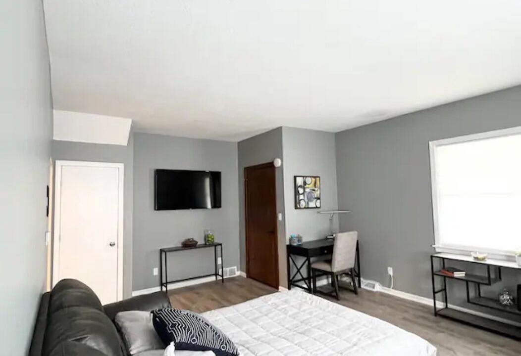 Photo of Bedroom in Cuyahoga Falls