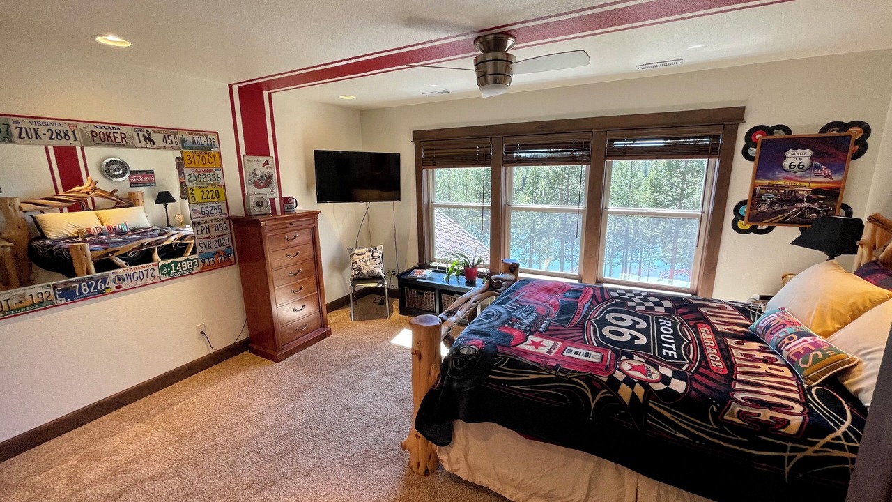 Photo of Bedroom in Oregon Water Wonderland