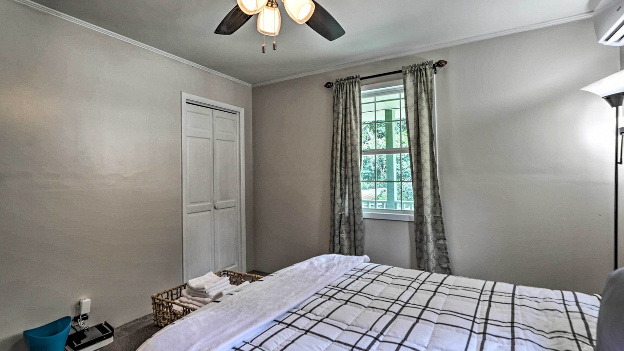 Photo of Bedroom in Calhoun County