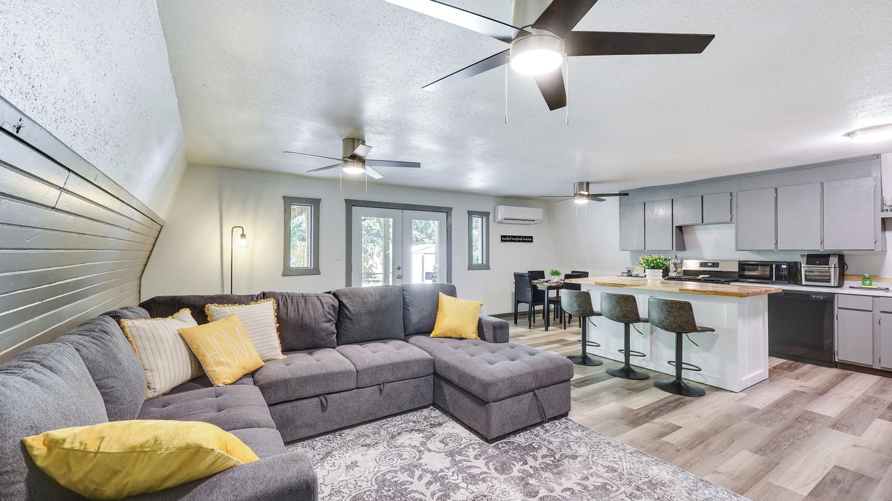 Photo of Livingroom in Broken Bow