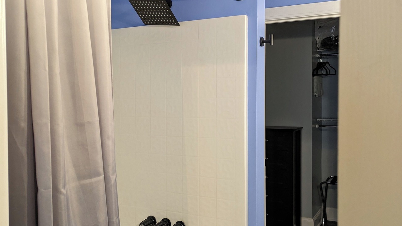 Photo of Bathroom in Huntcliff