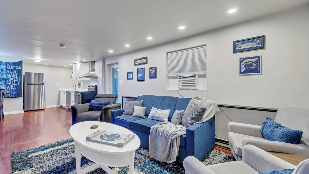 Photo of Livingroom in State College