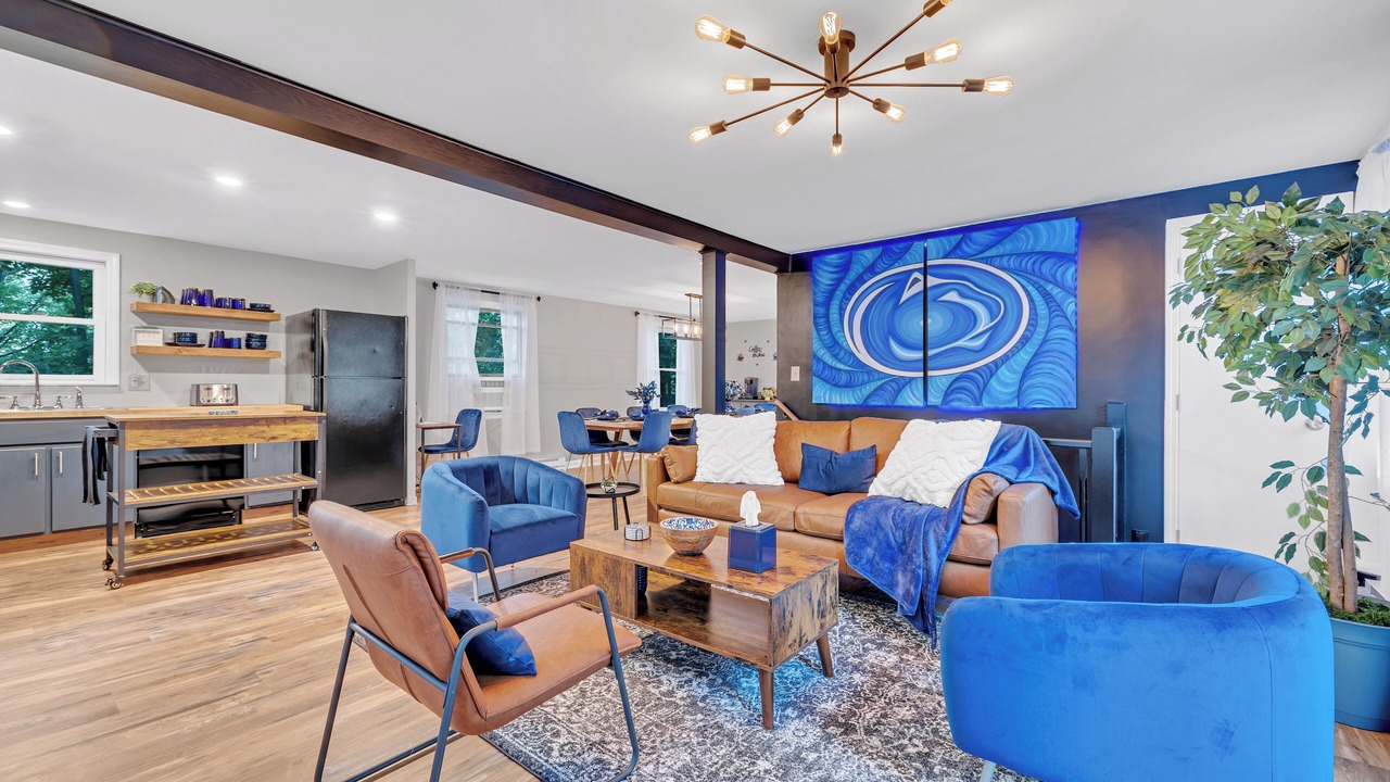 Photo of Livingroom in State College