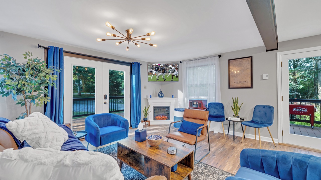 Photo of Livingroom in State College